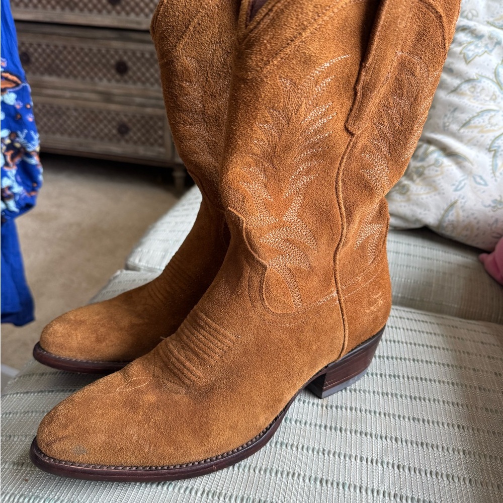 Women's Tecova Tan Cowboy Boots worn twice! Gorgeous staple for any wardrobe
